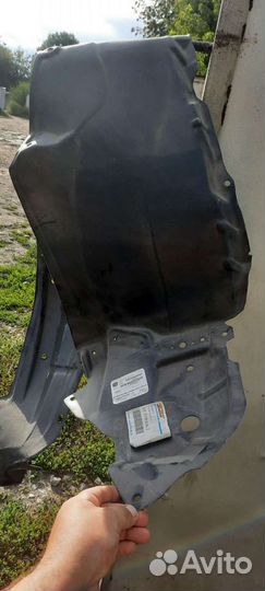 Подкрылок левый на короллу 150