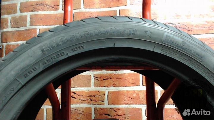 Goodyear EfficientGrip 255/45 R20