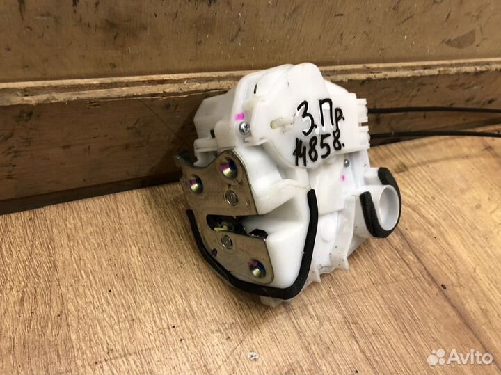 Замок двери задней правой Mitsubishi Asx 2010+