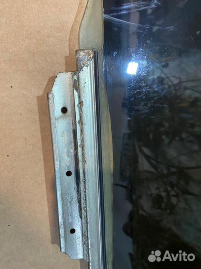 Стекло в дверь заднее правое Toyota Avensis 2