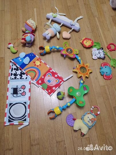 Детский коврик, мобиль и подвесные игрушки пакетом