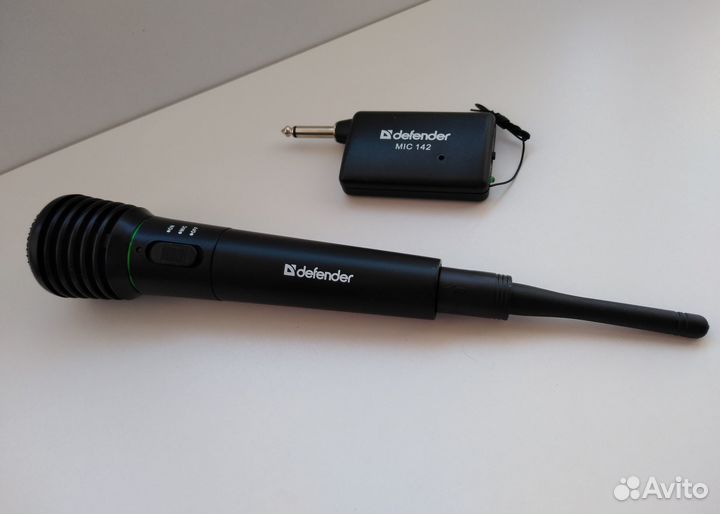 Микрофон (по радио до 15 м, по кабелю до 3 м)