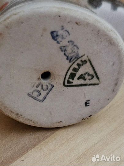 Девушка с лукошком