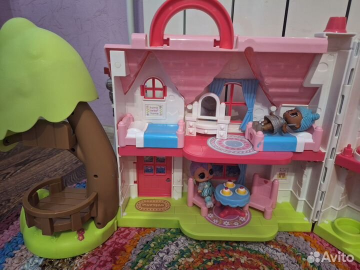 Кукольный домик с мебелью и фигурками