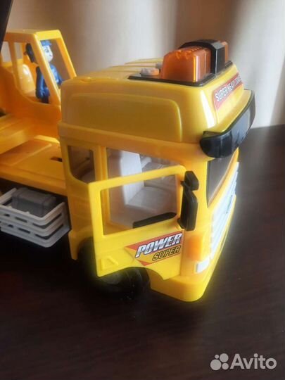 Игрушечный автокран