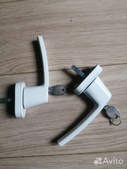 Ручки оконные с замком