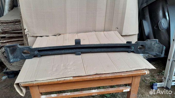 Абсорбер переднего бампера Toyota Rav4 (CA40)