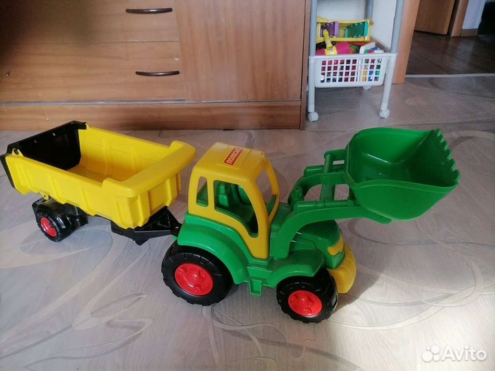 Трактор с прицепом