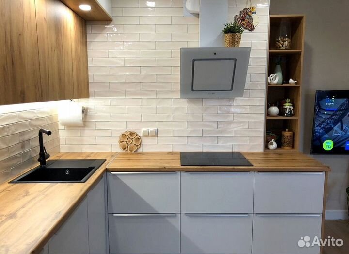 Кухня в потолок на заказ в Симферополе