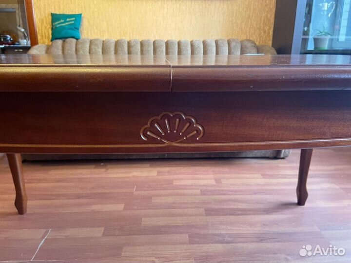 Дубовый стол