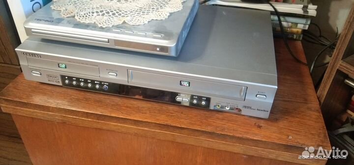 Видеомагнитофон и двд проигрыватель 2в1 б/у