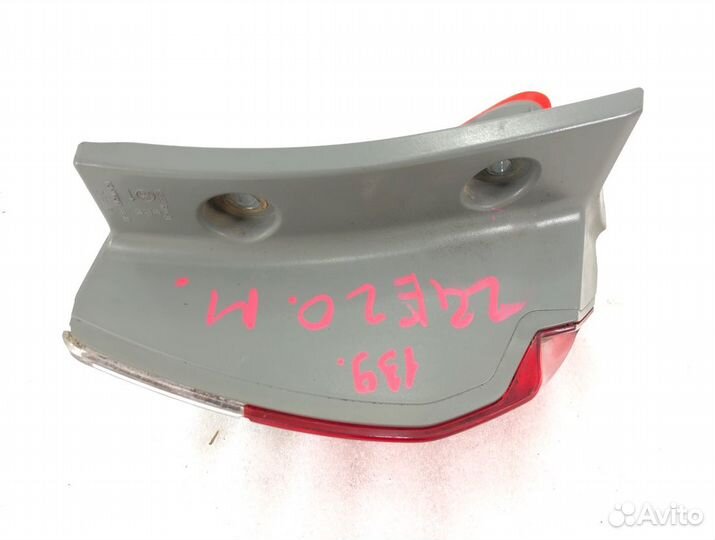 Стоп-сигнал правый Toyota Wish ZGE20 2zrfe 2009