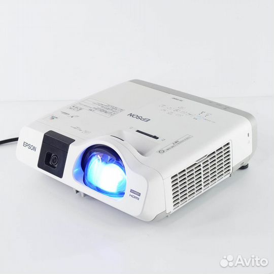 Короткофокусный проектор Epson eb-536WT и 2 ручки
