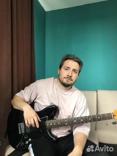 Репетитор по игре на гитаре