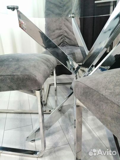 Продам кухонный стол и 3 стула