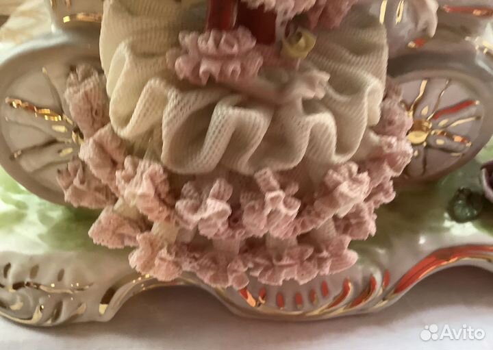 Антикварная фарфоровая карета