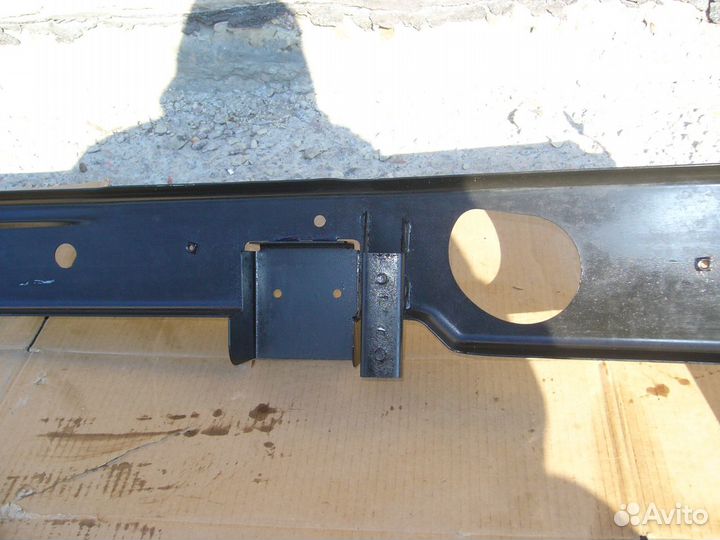 Усилитель бампера Land Rover Discovery 2 рестал