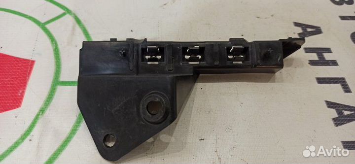 Крепление бампера переднее правое Mitsubishi Colt