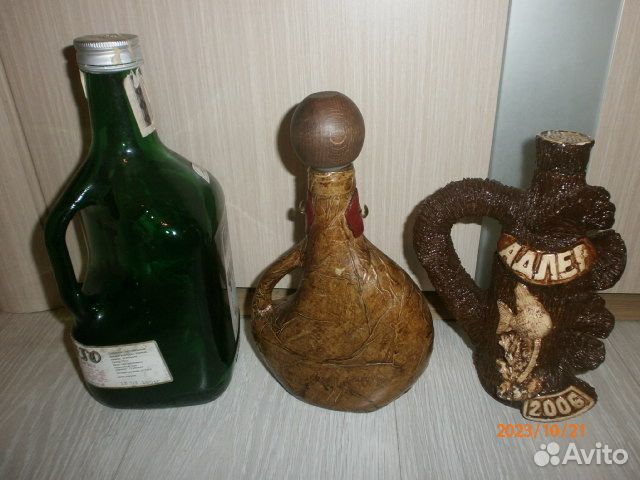 Кувшин,бутылки с крышками для коллекции