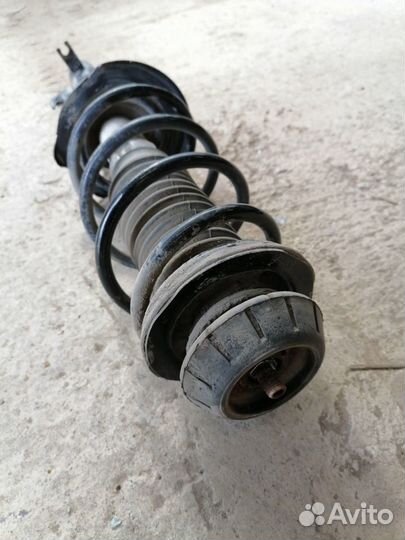 Амортизатор передний правый Peugeot 107 1KR 2008