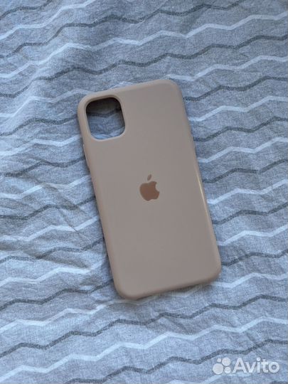 Чехлы на iPhone 11