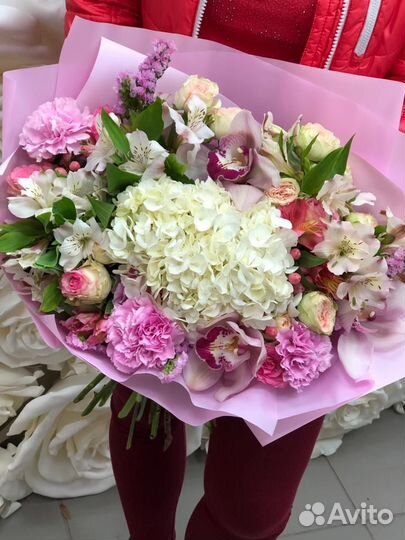 Флорист, продавец цветов в ночную смену