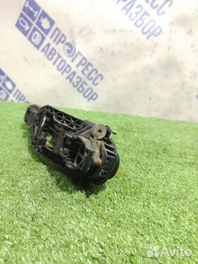 Ручка двери внешняя задняя левая Skoda Superb