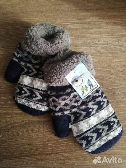 Новая шапка и варежки на мальчика