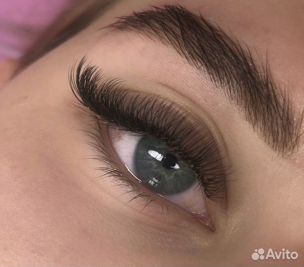 Наращивание ресниц, оформление бровей