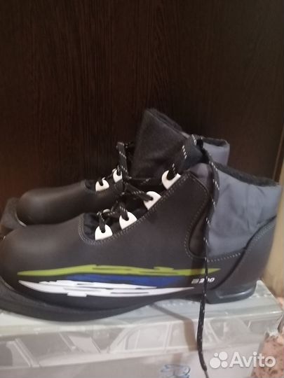 Лыжные ботинки