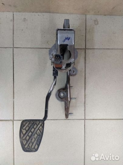 Педаль тормоза Ниссан Кашкай J10