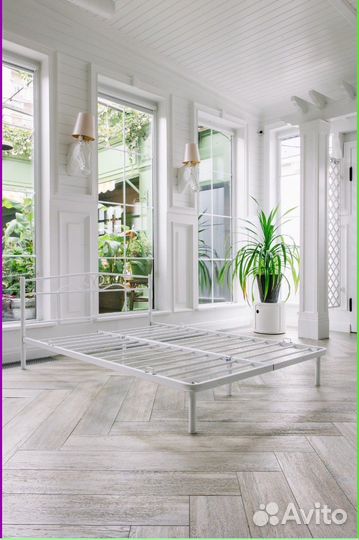 Кровать двуспальная металлическая