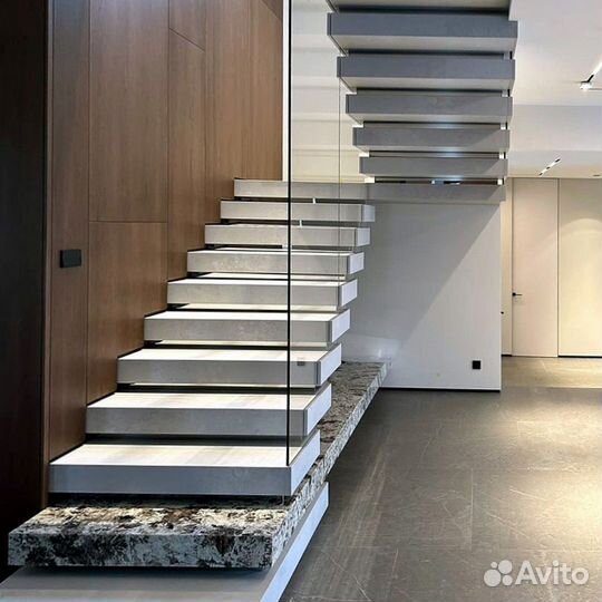 Лестница из искусственного камня акрил и кварц