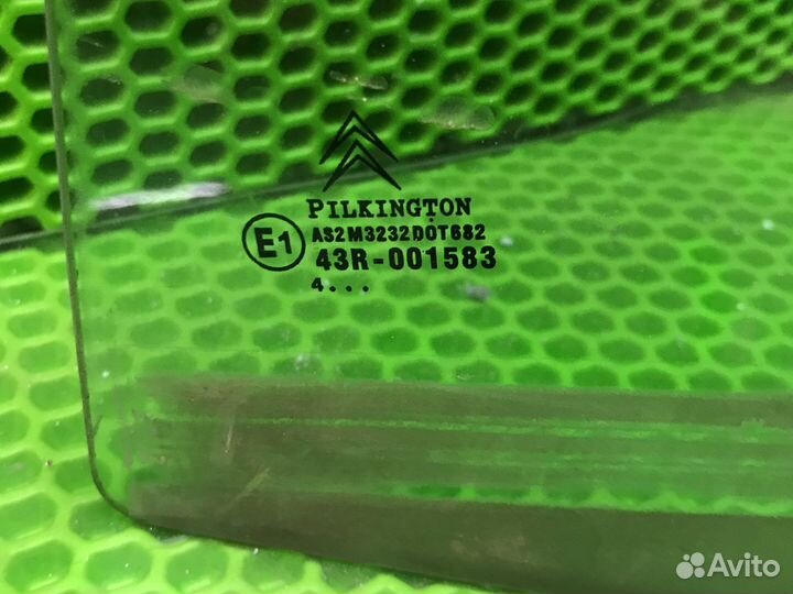 Стекло заднее левое citroen c3