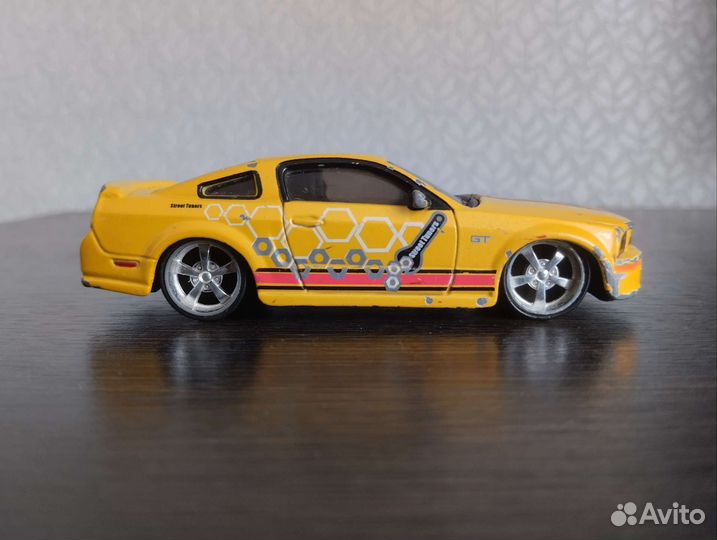 Редкая коллекционная машина 1:43 Ford Mustang 2006