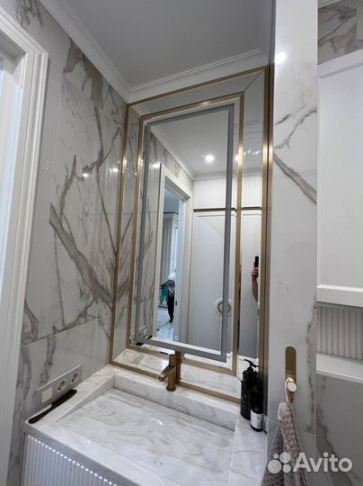 Зеркало в раме из латуни