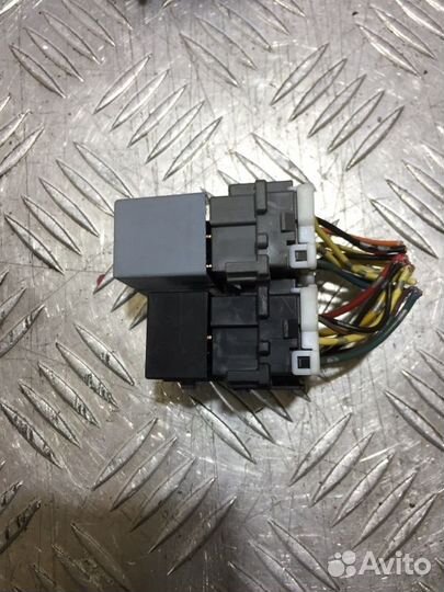 Блок реле Honda Civic хэтчбек 1.8 R18A2 2006