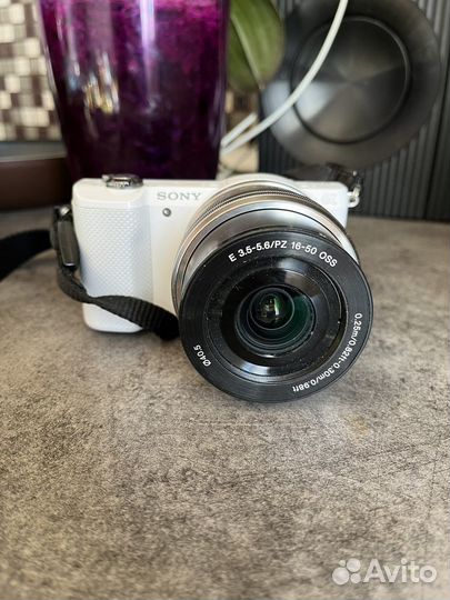 Продаю фотокамеру Sony Alpha 5000