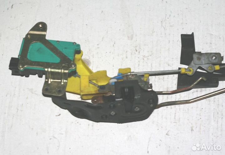 Хендай Акцент замок правой передней двери