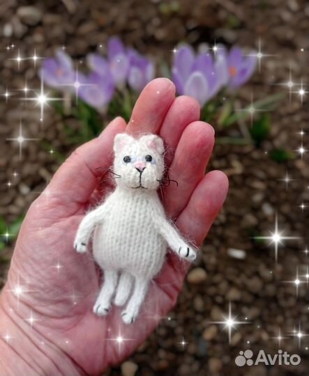 Игрушка вязаная брелок Кошка или Кот