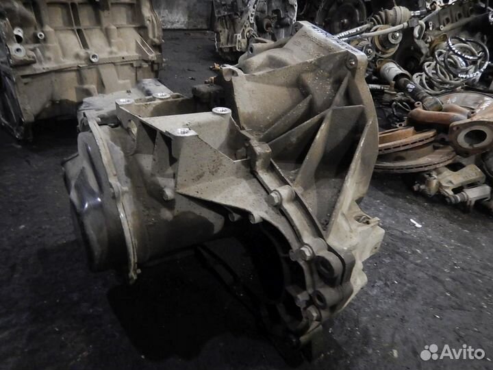 МКПП (механическая коробка переключения передач) F