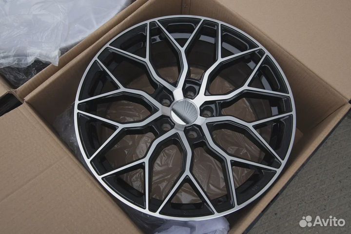 Диски Vossen HF2 R18 5x112 Черные с полировкой