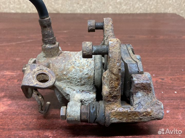 Задний правый суппорт ауди 100 с4