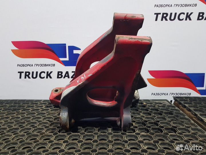 Кронштейн реактивной тяги правый