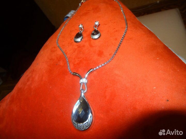 Колье и серьги