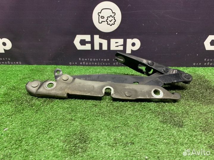 Петля крышки багажника правая Audi A6 C6 3.2 FSI