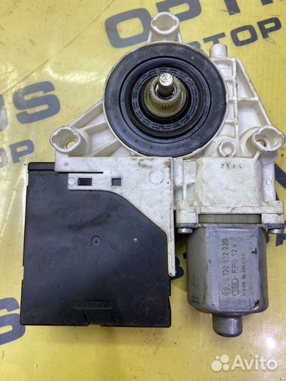 Моторчик стеклоподъемника П/П Volkswagen Jetta