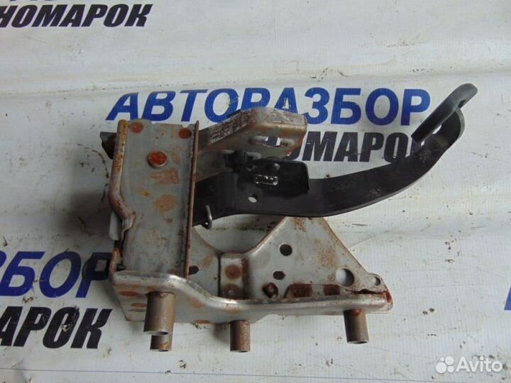 Педаль тормоза Nissan Tiida 1 C11 2004-2014