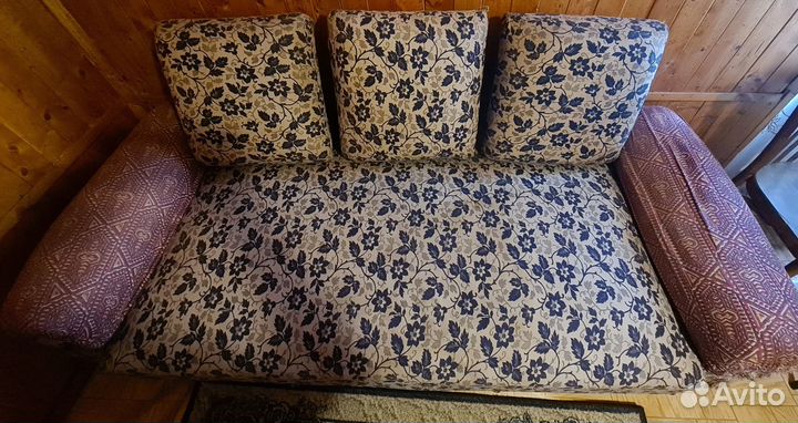 Диван старинный