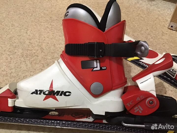 Горные лыжи с палками и ботинками